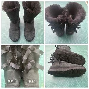 Ugg Bailey Bow Grey Boots Size 9 B17